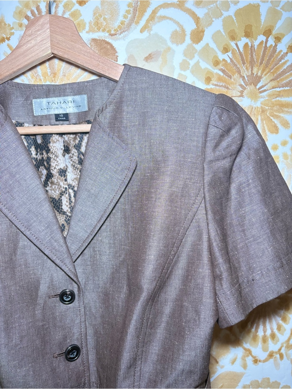 Tahari Women’s 2 Piece Skirt Suit Short Sleeve Belted Blazer Brown Career - Picture 8 of 16